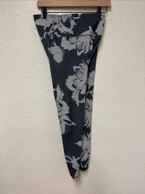 VUORI *flawed* Floral Print Black & Gray Leggings Estimated Size Small thumbnail 11