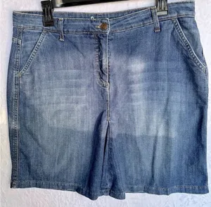 Boden Classic Denim Jean Mini Skirt with Front Godet Pleat Medium Wash Pockets thumbnail 1