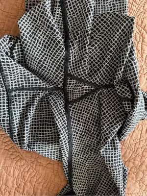 Lululemon Luxtreme Full Length Leggings Size 6 Black White Print‎ thumbnail 5