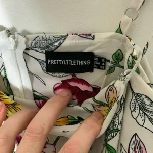 Pretty Little Thing floral ruffle floral mini sun dress 4 spaghetti‎ straps thumbnail 3
