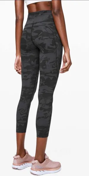 LULU🍋 Fast n‎ Free Camo Crop thumbnail 1