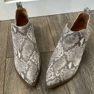 Universal Threads Ankle Height Grey Snakeskin Booties • Size 7 thumbnail 1