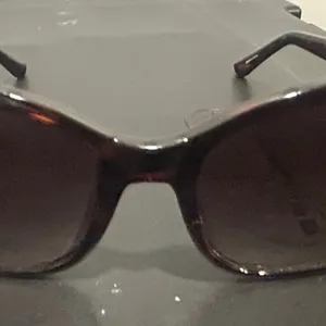 Guess Brown Sunglasses with Tortoiseshell Frames thumbnail 7