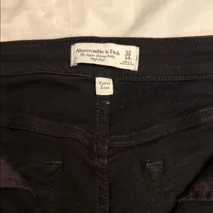 Abercrombie & Fitch Black Cropped Jeans thumbnail 2