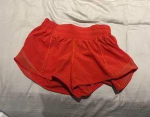 Lululemon Shorts Hotty Hot 2.5" Low-Rise thumbnail 1