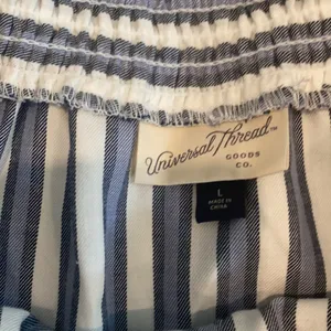 Universal Threads Skirt with pockets thumbnail 5