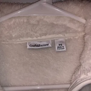 NWOT fluffy winter vest Size undefined thumbnail 4
