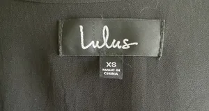 Lulus Stunning chiffon. Wrap dress, long sleeves, fully lined, dress is 100% polyester, lining is 100% rayon, excellent condition, size xs thumbnail 8