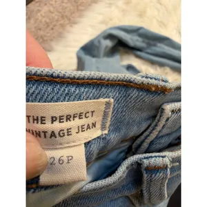 Madewell Women's Sz 26 Petite The Perfect Vintage Jean Light Wash Distressed Raw thumbnail 8