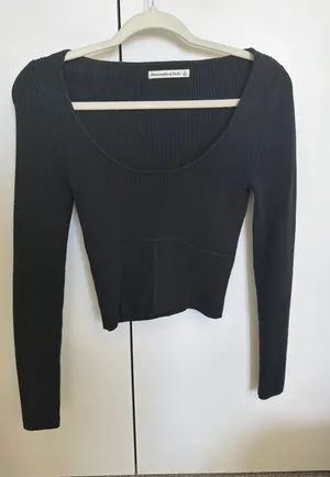 Abercrombie cropped sweater thumbnail 1