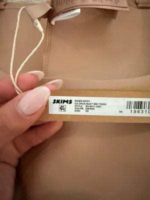 Skims body thumbnail 3