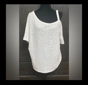 White & Gray leopard OS open shoulder shortsleeved blouse - Size XLarge thumbnail 2