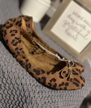 Size 8 NWT Cheetah Leopard Animal Print Ballet Flat Shoes thumbnail 1