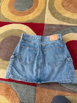 Aritzia Denim Forum The 90’s Cargo Mini Denim Skirt Mid Rise Size 28 Waist thumbnail 3
