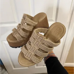 Beach Platform Sandals Size 8 thumbnail 2