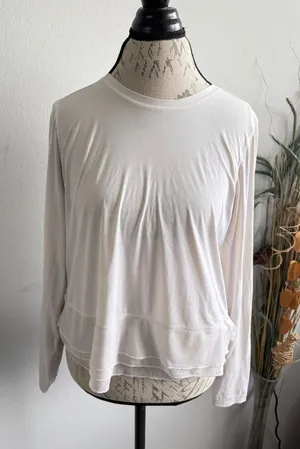Lululemon Womens Long‎ Sleeve Mesh Hem Activewear Top Off-White Cream Size 8/10 thumbnail 1