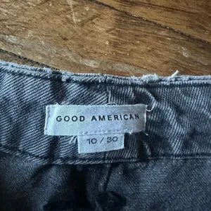 Good American distressed washed black 90’s 10/30 luxe wedgie jeans thumbnail 4