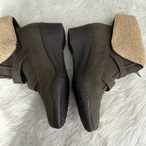 A2 Aerosoles Music Tor Ankle Suede Wedge Boots Brown Wedge Ankle Boots Size 9 thumbnail 4