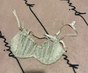 Secret Victoria's Bra thumbnail 1