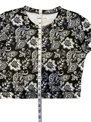 Abercrombie & Fitch Black And White Paisley Bandana Cropped Shirt Size M thumbnail 4