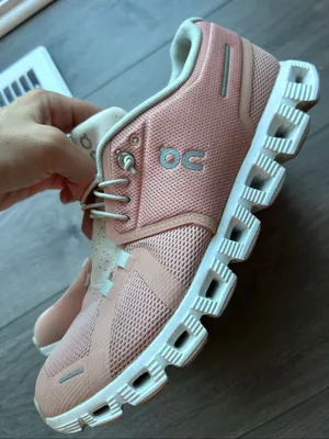 ON Cloud 5 Women’s Running sneakers rose SHELL SIZE 8.5 thumbnail 3