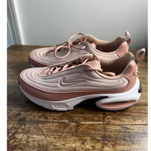 Nike Women's Air Max Portal Women's Pink shoes size 8.5 thumbnail 4
