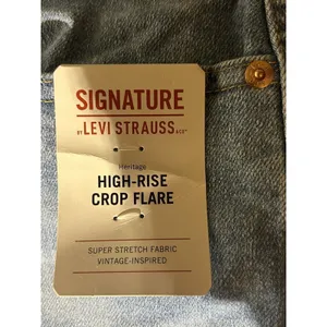 NEW W/tags Signature by Levi Strauss & Co. Women's Crop Flare Zip Fly Size 20 thumbnail 6