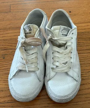 Nike tennis shoes thumbnail 1