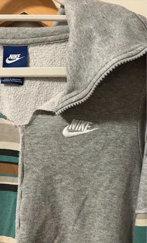 Custom handmade Nike cropped sweatshirt thumbnail 3