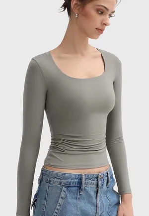 Pumiey Chic Gray Long Sleeve Women's Top Size Small Like New thumbnail 1