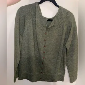 Green sweater Size M thumbnail 1
