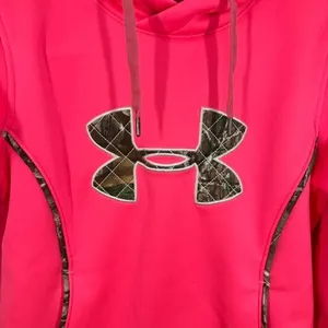 Under Armour Women's‎ Size Small Hooded Sweatshirt Neon Pink Real Tree Camo Logo thumbnail 3