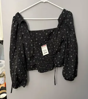 TJ Maxx Levi’s Top thumbnail 1