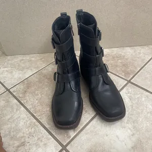 Lucky Brand Katriny Black Leather Triple Buckle Moto Boots Square Toe 7.5M EUC thumbnail 2