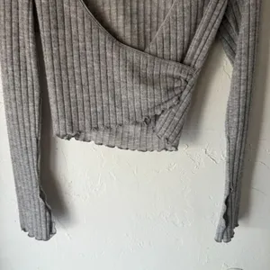 UO Out From Under Grey Fairy Long Sleeve Crop Top Size S‎ Dainty Going Out thumbnail 3