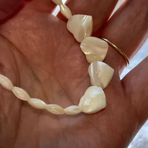 Vintage Midcentury mother of pearl beaded with carved hearts bracelet thumbnail 4