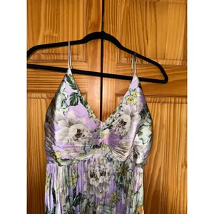 ASTR The Label Midi‎ Dress Womens L Lavender Floral Pleated Smocked event thumbnail 4