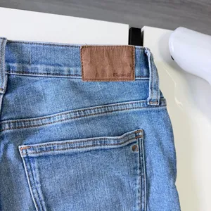 ✨ Madewell Mid-Rise Kick Out Jeans - Size 26P (Petite) ✨ thumbnail 9