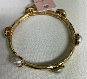 Elegant Gold Bracelet with Pearl Accents thumbnail 1