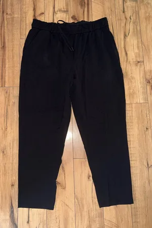 Black lululemon joggers thumbnail 1
