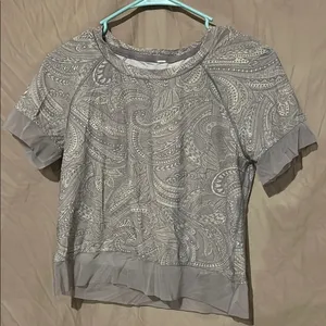 Lululemon T-shirt thumbnail 1