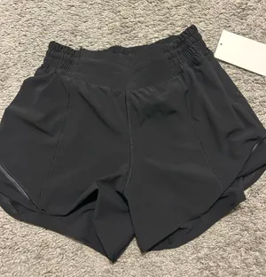 Lululemon Shorts Hotty Hot 4" High-Rise thumbnail 1