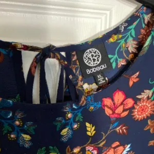 Bobeau XL Navy Crepe Floral Tunic thumbnail 7
