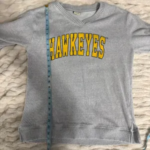 UGApparel Hawkeyes V‎ Neck Gray Sweatshirt Pullover Womens Size Large thumbnail 9
