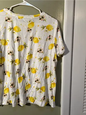Meadow Rue Anthropologie Women’s Size Medium Crewneck T-Shirt White Lemon Print thumbnail 10