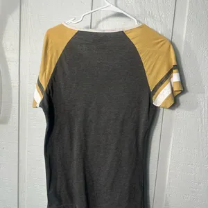 NFL Women’s Short Sleeve New Orleans Saints Tshirt Size Size Large EUC thumbnail 6
