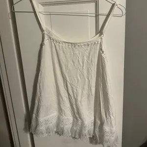 POL Ivory Lace Fringe Cami thumbnail 3