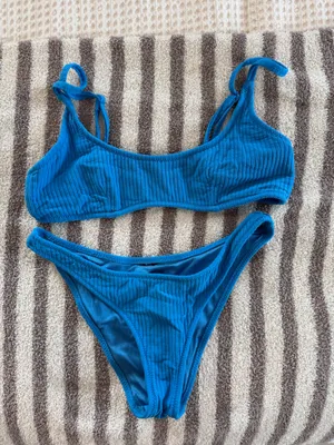 Triangl Bikini thumbnail 1
