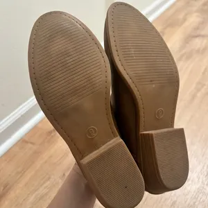 Universal Thread | Almond‎ Toe Stacked Heel Brown V-Cut Ankle Booties, Size 9 thumbnail 4
