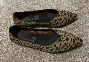 Seven7 Elsa Point Toe Flats Sock‎ Fabric Shoes Women's Sz 8 Animal Print thumbnail 1